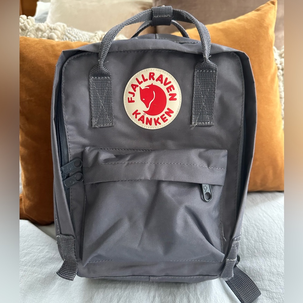 Fjallraven Kanken mini backpack in “super grey” colorway